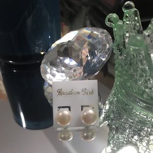 London Girl Pearl Button Earrings